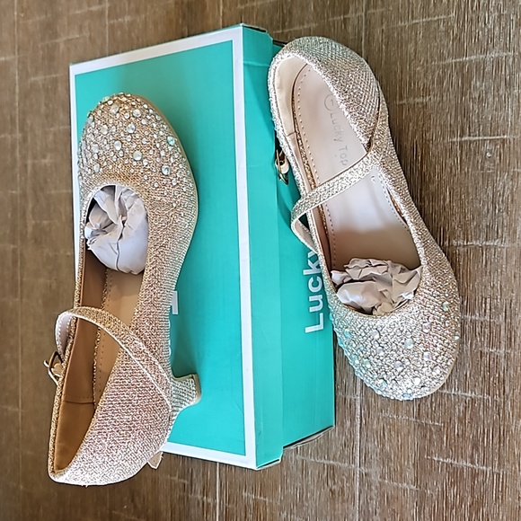 Lucky Top Gold Sparkle Kitten Heel for Little Girls, Size 1 - Picture 3 of 3